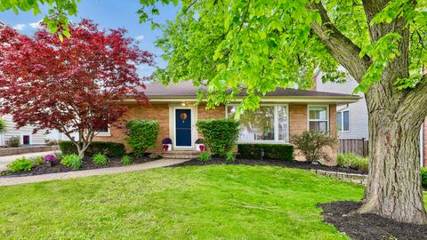 Photo of 893 S Poplar Avenue, Elmhurst, IL 60126 (MLS # 12643158)