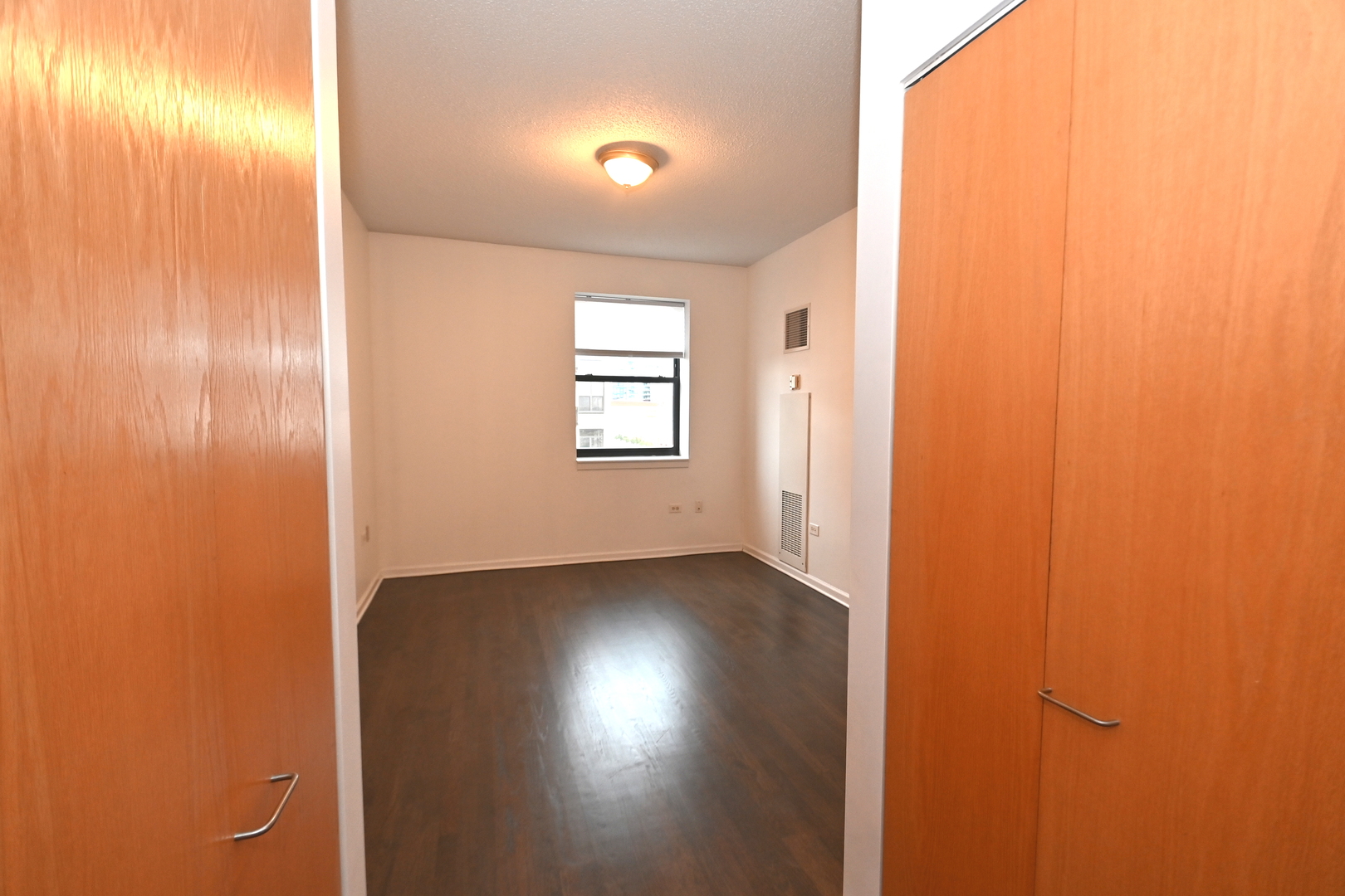 Chicago, Illinois 60605, United States, 2 Bedrooms Bedrooms, ,2 BathroomsBathrooms,Residential,Active,233236