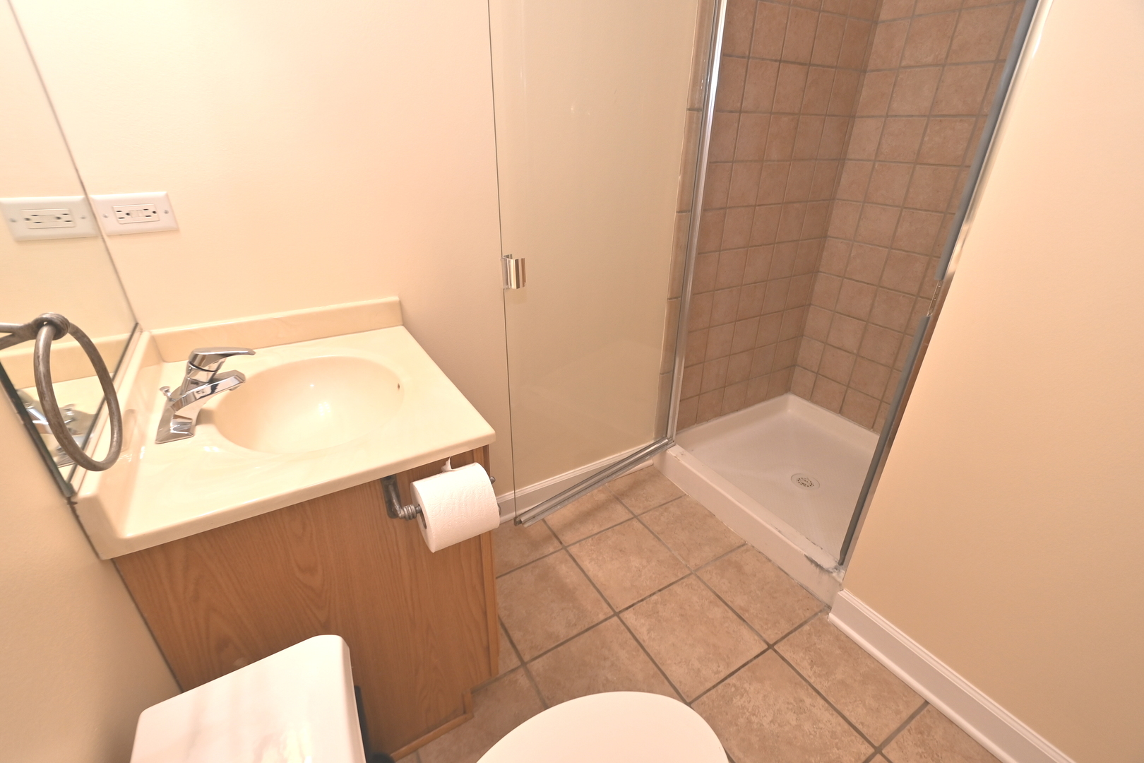 Chicago, Illinois 60605, United States, 2 Bedrooms Bedrooms, ,2 BathroomsBathrooms,Residential,Active,233236