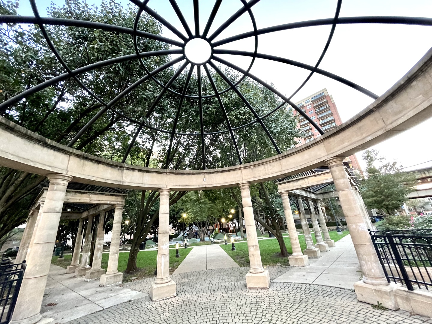 Chicago, Illinois 60605, United States, 2 Bedrooms Bedrooms, ,2 BathroomsBathrooms,Residential,Active,233236