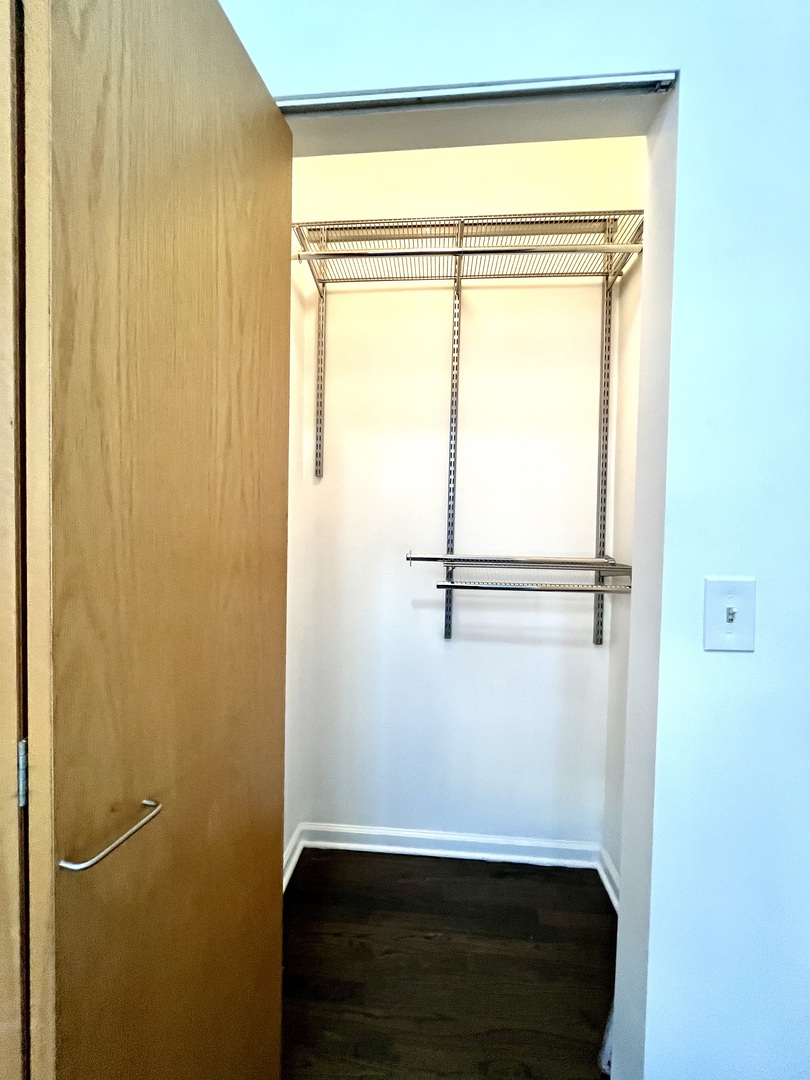 Chicago, Illinois 60605, United States, 2 Bedrooms Bedrooms, ,2 BathroomsBathrooms,Residential,Active,233236