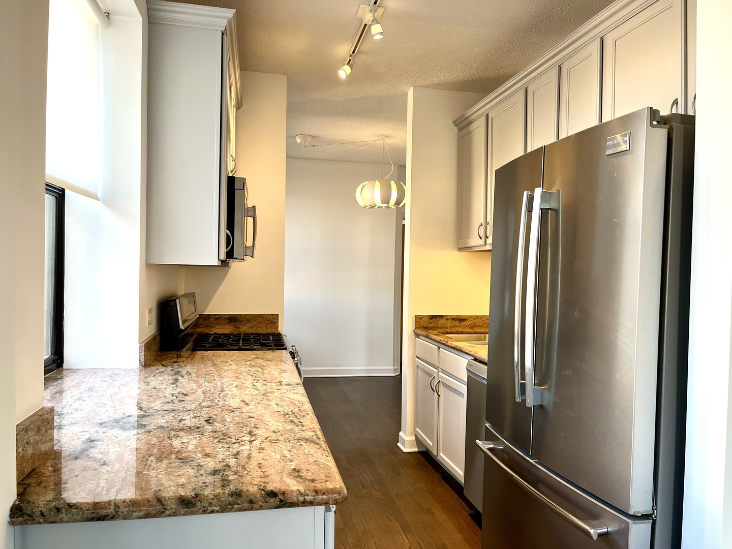 Chicago, Illinois 60605, United States, 2 Bedrooms Bedrooms, ,2 BathroomsBathrooms,Residential,Active,233236