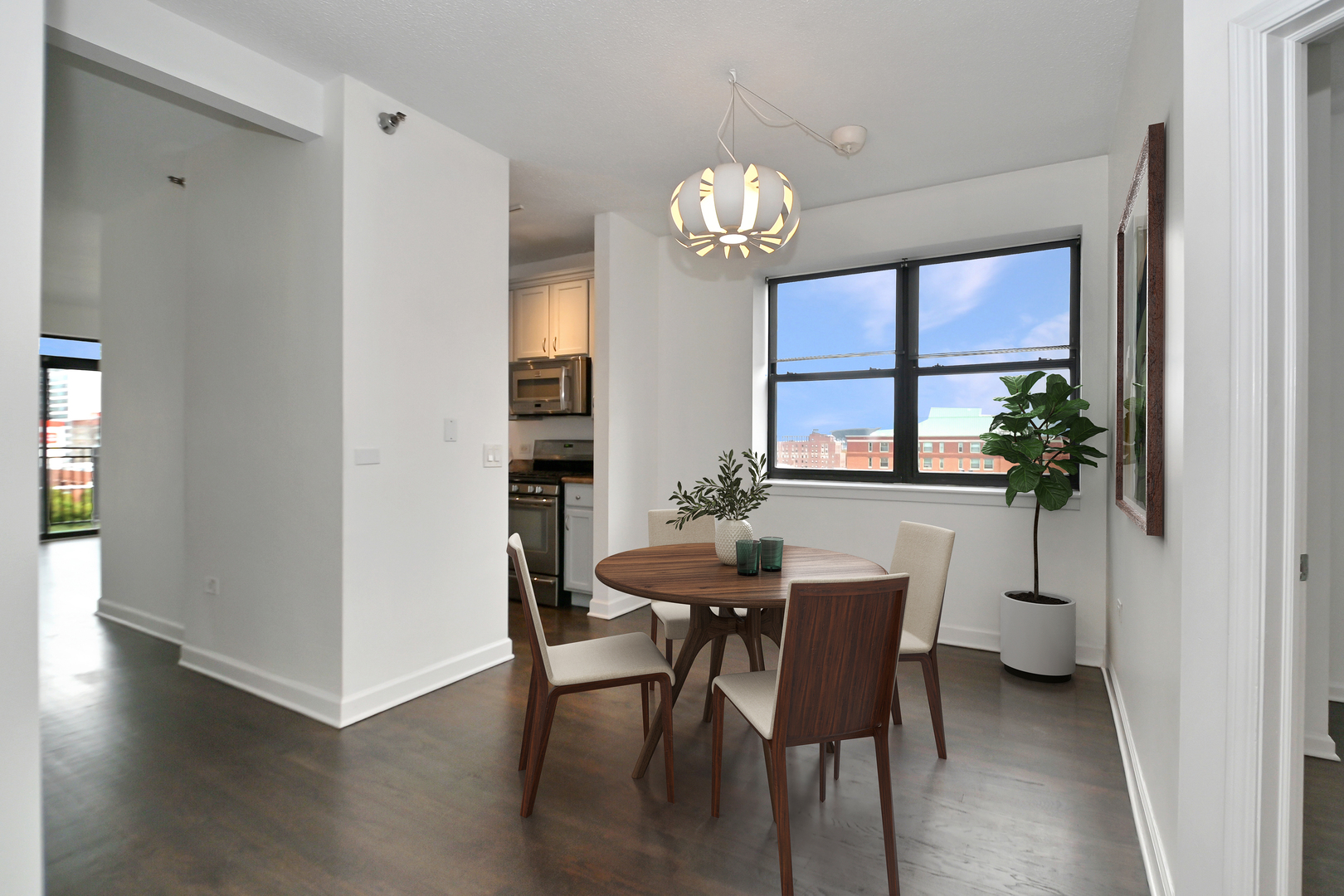 Chicago, Illinois 60605, United States, 2 Bedrooms Bedrooms, ,2 BathroomsBathrooms,Residential,Active,233236