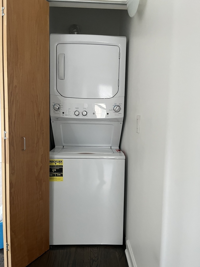 Chicago, Illinois 60605, United States, 2 Bedrooms Bedrooms, ,2 BathroomsBathrooms,Residential,Active,233236