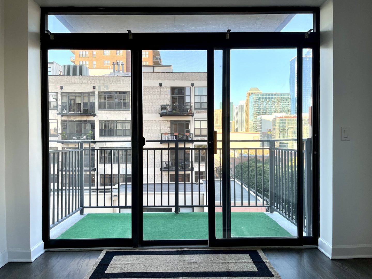 Chicago, Illinois 60605, United States, 2 Bedrooms Bedrooms, ,2 BathroomsBathrooms,Residential,Active,233236