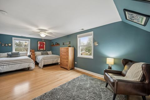 Tiny photo for 128 Parkview Road, Glenview, IL 60025 (MLS # 12607382)