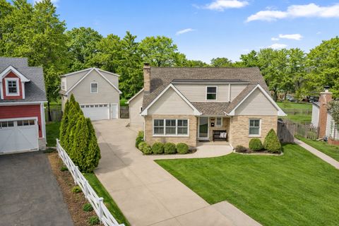 Tiny photo for 128 Parkview Road, Glenview, IL 60025 (MLS # 12607382)