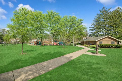 Tiny photo for 128 Parkview Road, Glenview, IL 60025 (MLS # 12607382)