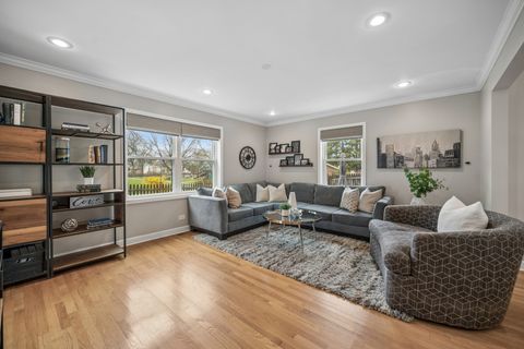 Tiny photo for 128 Parkview Road, Glenview, IL 60025 (MLS # 12607382)