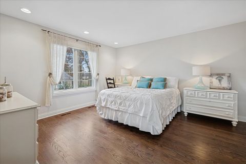 Tiny photo for 2041 Tremont Court, Libertyville, IL 60048 (MLS # 12505071)