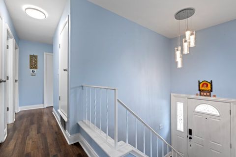 Tiny photo for 2004 E Parkview Circle, Hoffman Estates, IL 60169 (MLS # 12507420)