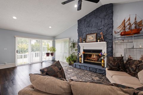 Tiny photo for 2004 E Parkview Circle, Hoffman Estates, IL 60169 (MLS # 12507420)