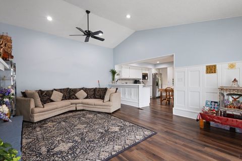 Tiny photo for 2004 E Parkview Circle, Hoffman Estates, IL 60169 (MLS # 12507420)