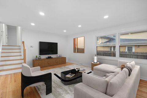 Tiny photo for 223 Kenloch Avenue, Libertyville, IL 60048 (MLS # 12502443)