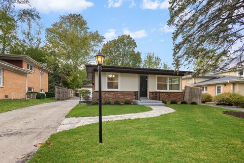 Tiny photo for 223 Kenloch Avenue, Libertyville, IL 60048 (MLS # 12502443)