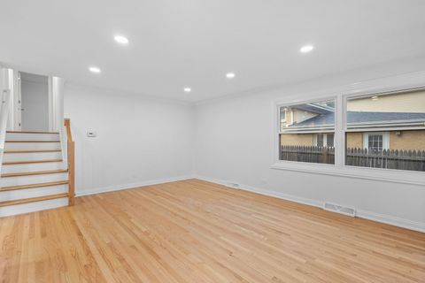 Tiny photo for 223 Kenloch Avenue, Libertyville, IL 60048 (MLS # 12502443)