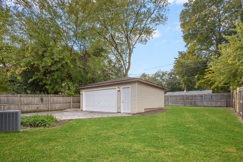 Tiny photo for 223 Kenloch Avenue, Libertyville, IL 60048 (MLS # 12502443)