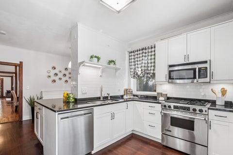 Tiny photo for 817 W Lawrence Avenue #1, Chicago, IL 60640 (MLS # 12648442)