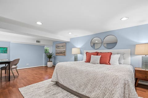 Tiny photo for 817 W Lawrence Avenue #1, Chicago, IL 60640 (MLS # 12648442)