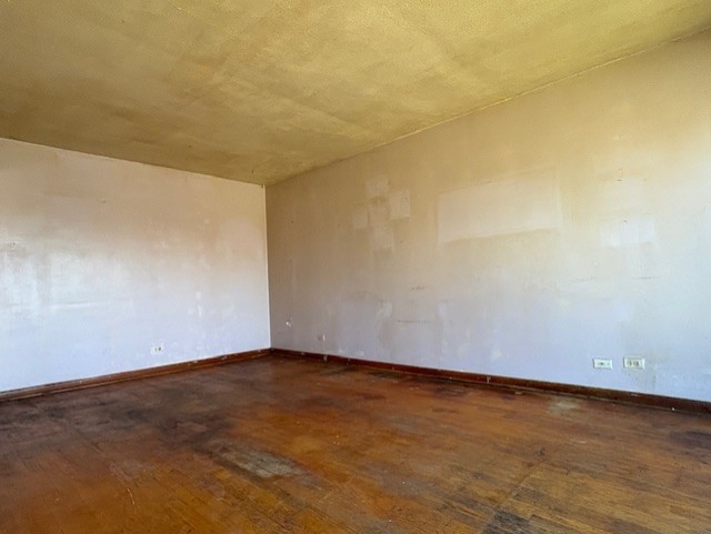 3709 W 66th Place