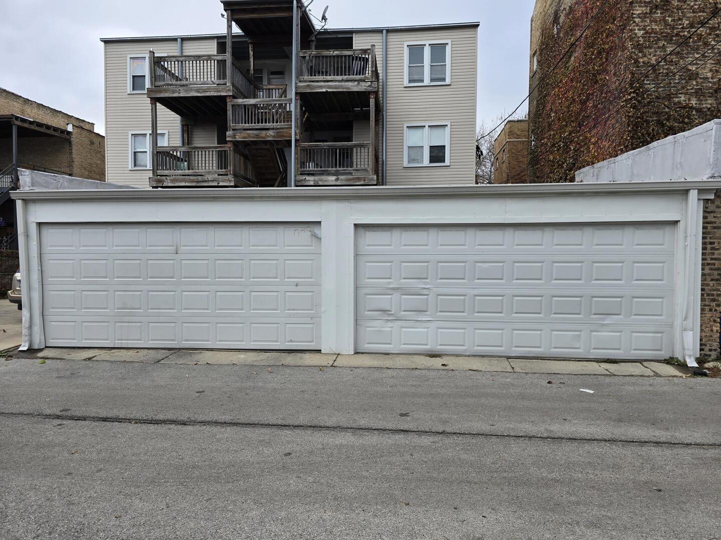 6337 N Oakley Avenue