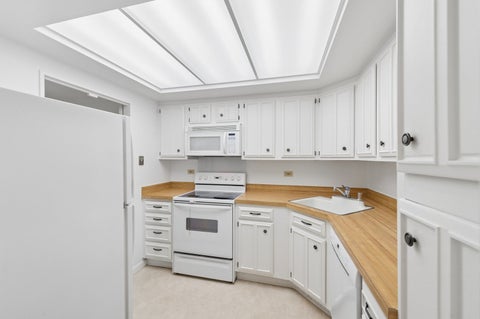 Tiny photo for 155 N Harbor Drive #2505, Chicago, IL 60601 (MLS # 12793656)