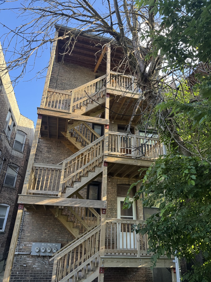 1526 E 65th Place