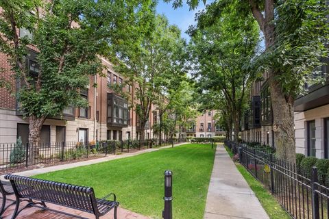 Tiny photo for 1712 W SURF Street #1712, Chicago, IL 60657 (MLS # 12478795)