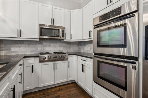 Tiny photo for 1712 W SURF Street #1712, Chicago, IL 60657 (MLS # 12478795)