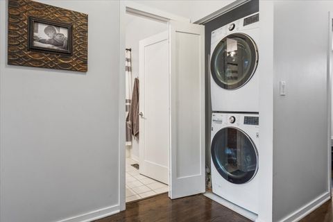 Tiny photo for 1712 W SURF Street #1712, Chicago, IL 60657 (MLS # 12478795)