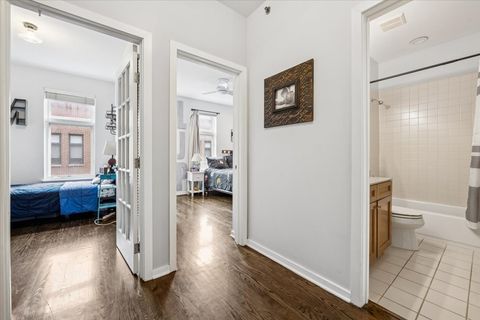 Tiny photo for 1712 W SURF Street #1712, Chicago, IL 60657 (MLS # 12478795)
