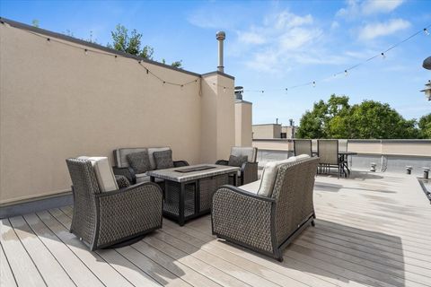 Tiny photo for 1712 W SURF Street #1712, Chicago, IL 60657 (MLS # 12478795)