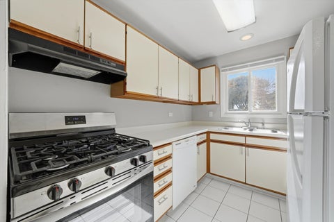 Tiny photo for 774 Terrace Court #R, Elgin, IL 60120 (MLS # 12737418)