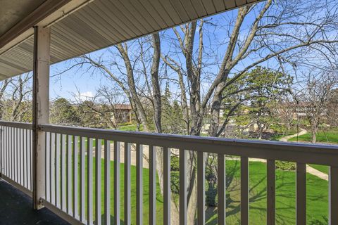 Tiny photo for 960 Beau Drive #303, Des Plaines, IL 60016 (MLS # 12474877)