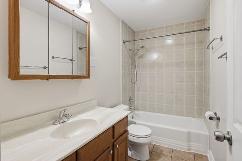 Tiny photo for 960 Beau Drive #303, Des Plaines, IL 60016 (MLS # 12474877)