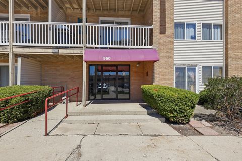 Tiny photo for 960 Beau Drive #303, Des Plaines, IL 60016 (MLS # 12474877)