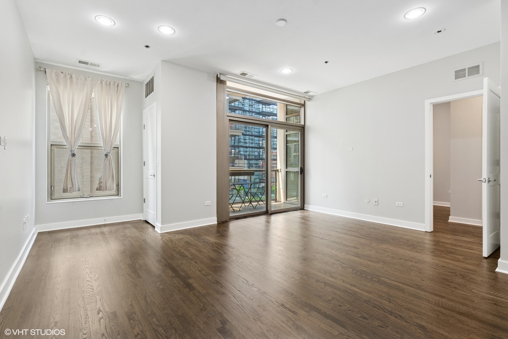 150 W Superior Street 605