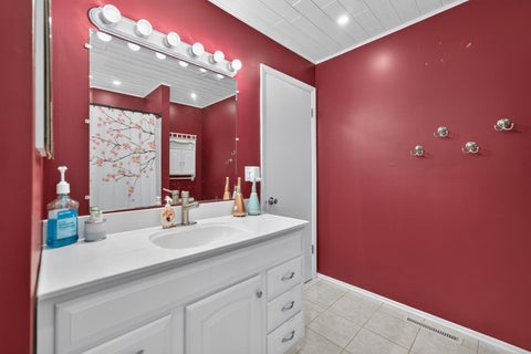Tiny photo for 6 Cypress Square, Elgin, IL 60123 (MLS # 12775105)
