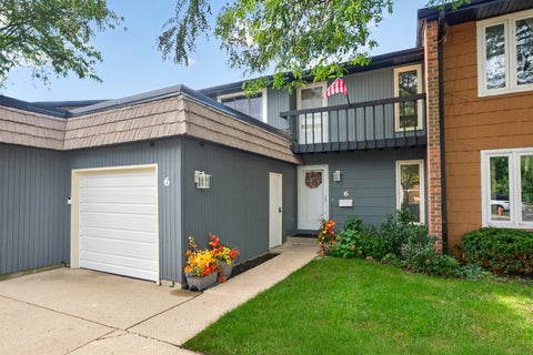 Photo of 6 Cypress Square, Elgin, IL 60123 (MLS # 12775105)