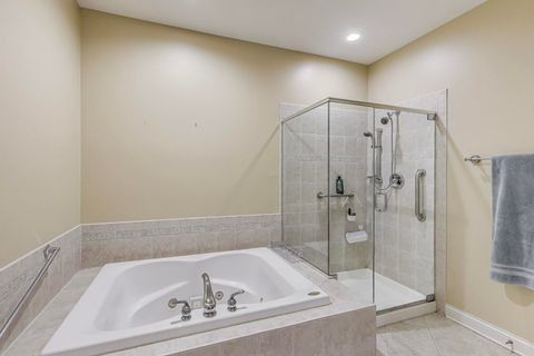Tiny photo for 95 S Canterbury Court, Lake Forest, IL 60045 (MLS # 12488575)