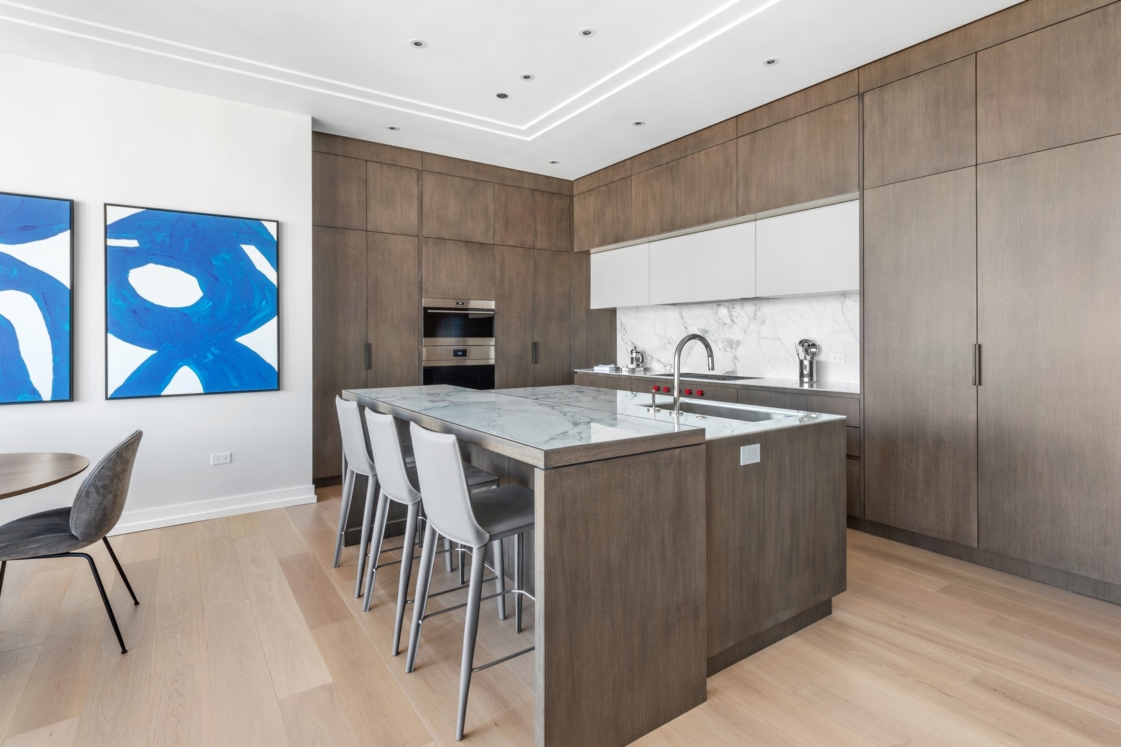 14 W Superior Street 5001