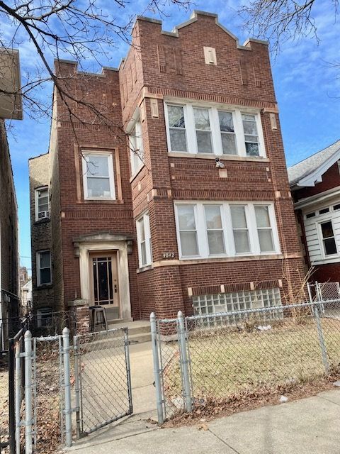 4842 N Avers Avenue Chicago IL 60625