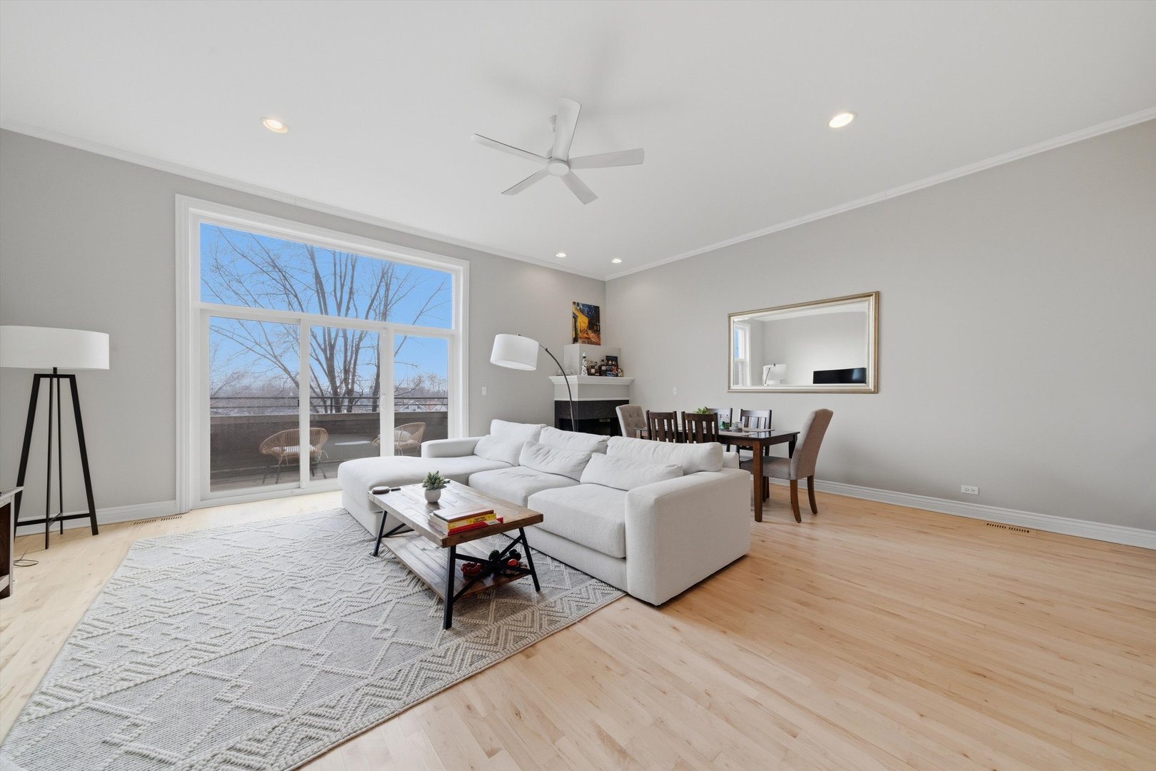 2538 W Chicago Avenue 4