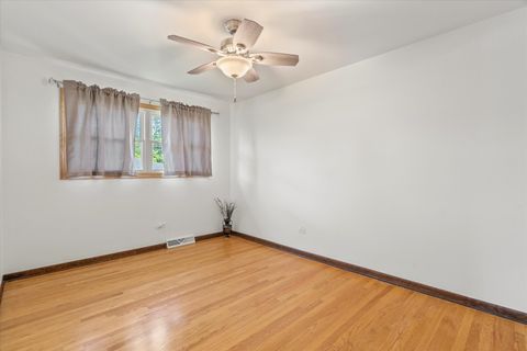 Tiny photo for 8436 Moody Avenue, Burbank, IL 60459 (MLS # 12479622)