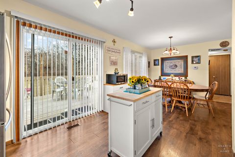 Tiny photo for 2321 Aspen Drive, Woodstock, IL 60098 (MLS # 12572968)