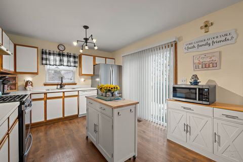 Tiny photo for 2321 Aspen Drive, Woodstock, IL 60098 (MLS # 12572968)