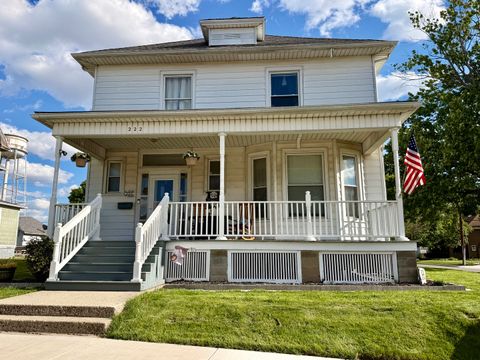 Photo of 222 W Main Street, Clinton, IL 61727 (MLS # 12647510)
