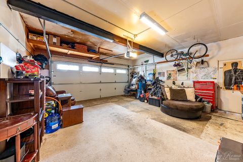 Tiny photo for 533 N Beck Road, Lindenhurst, IL 60046 (MLS # 12626106)