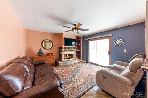 Tiny photo for 533 N Beck Road, Lindenhurst, IL 60046 (MLS # 12626106)