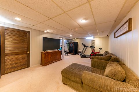 Tiny photo for 533 N Beck Road, Lindenhurst, IL 60046 (MLS # 12626106)